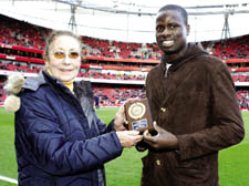 Lifelong Arsenal fan June Hitchcock with Emmanuel Eboue 