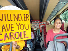 Pensioners on their way to demonstrate at the board meeting of the CCHT 