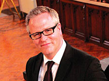 Conductor Ivor Setterfield prepares to lead the New London Singers at All Hallows Church