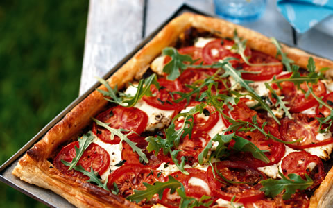 Roasted tomato tart with pesto and thyme