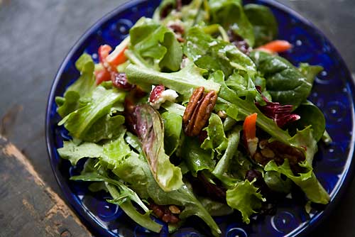 Goat’s cheese salad with honey and lavender dressing