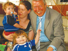 Alan Johnson meets Scott Betts, mum Rosemary and Harvey Spanner in the cardiac unit 